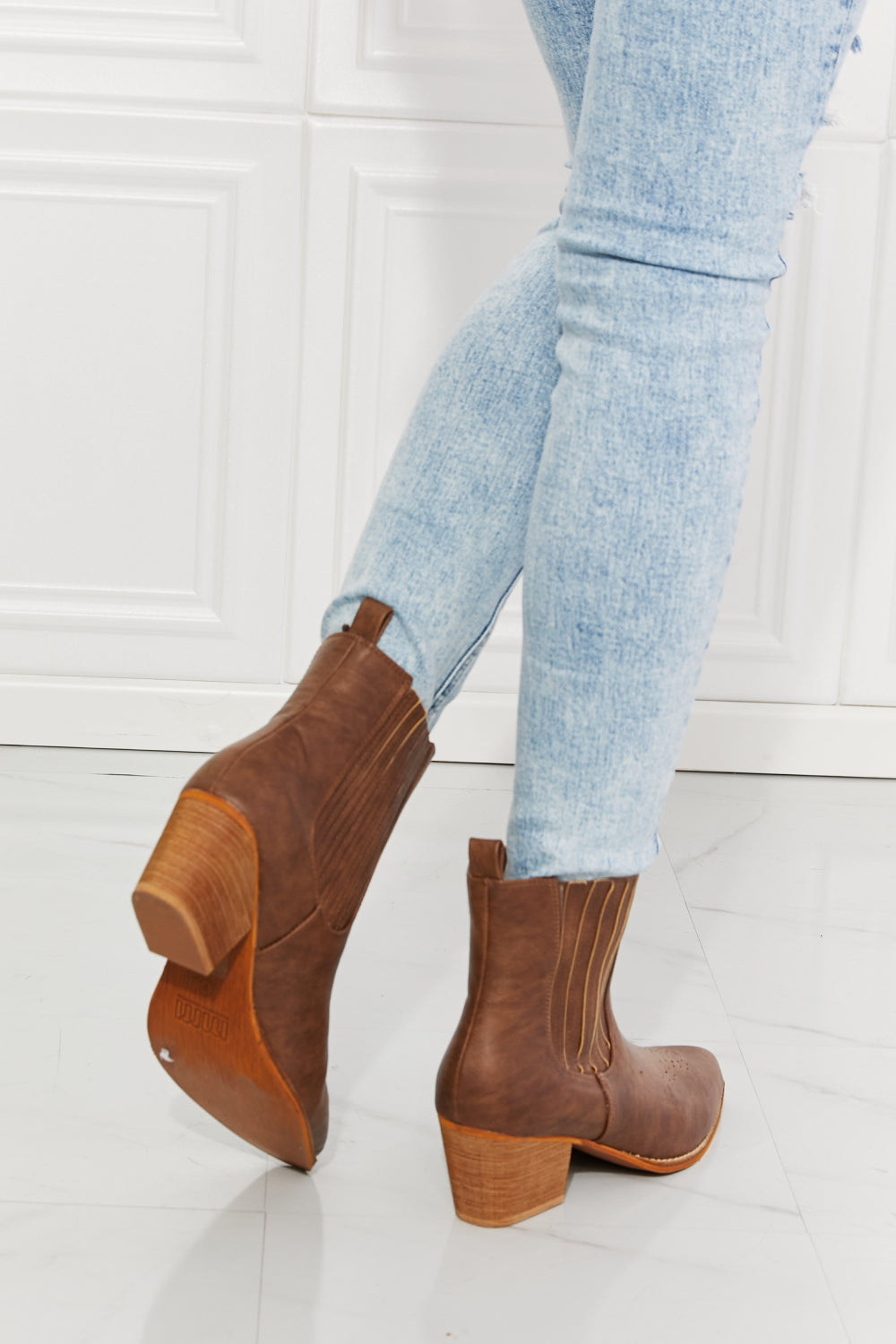 Stacked Heel Chelsea Boots in Chestnut