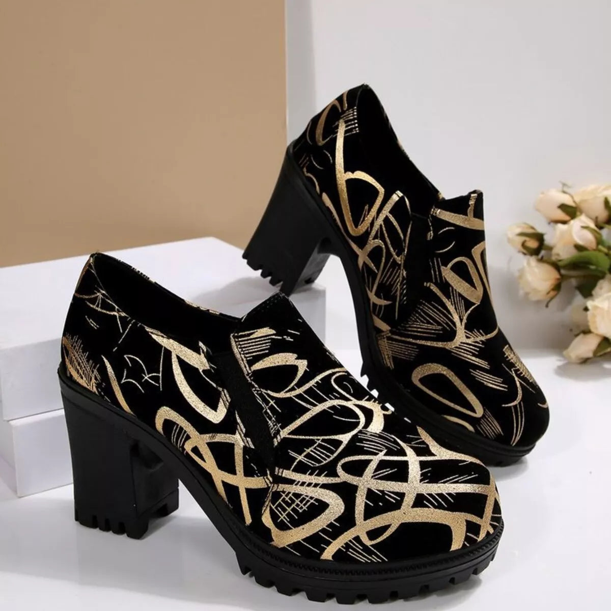 Round Toe Block Heels Pumps Secondary image