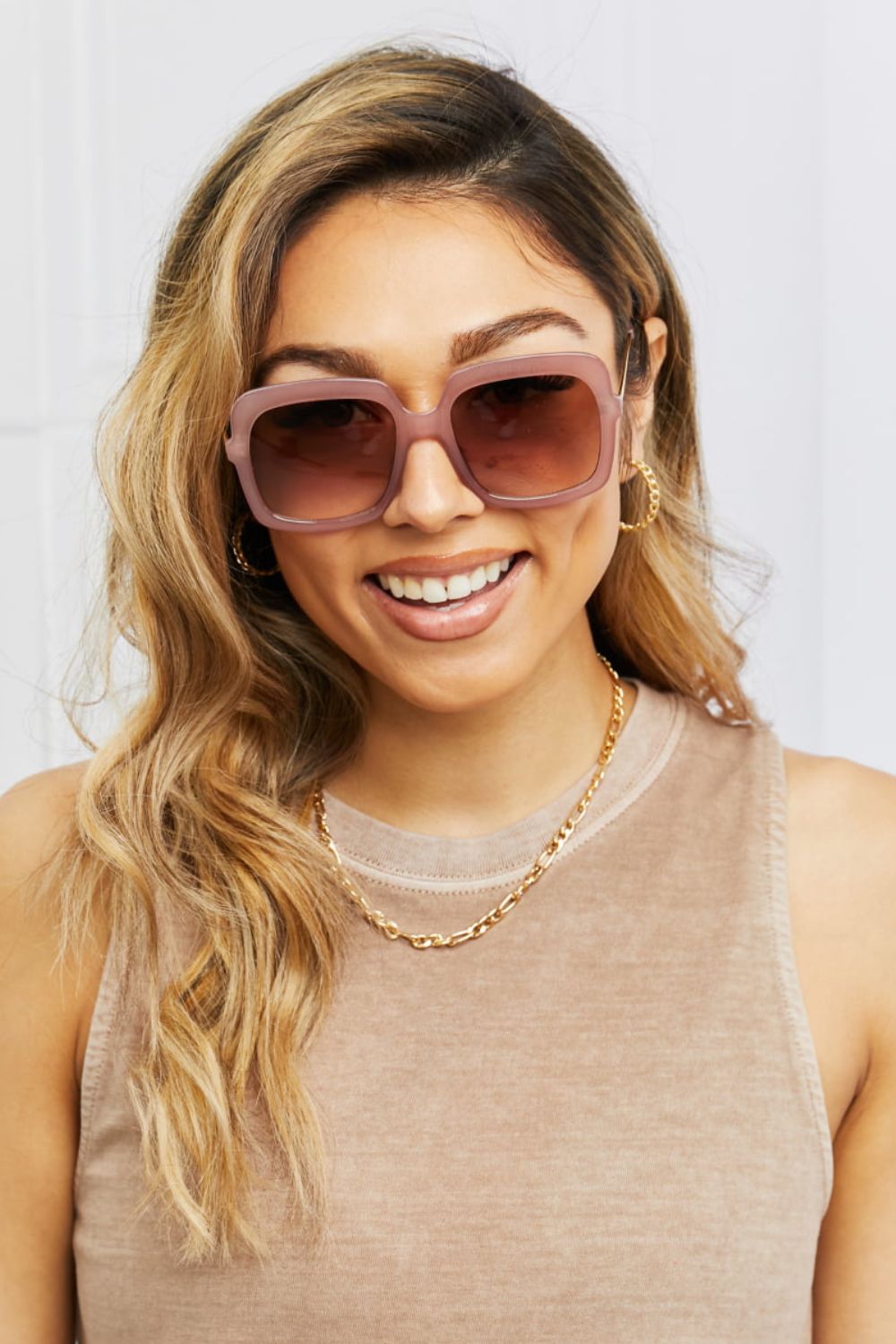 Square Metal-Plastic Hybrid Temple Sunglasses Secondary image