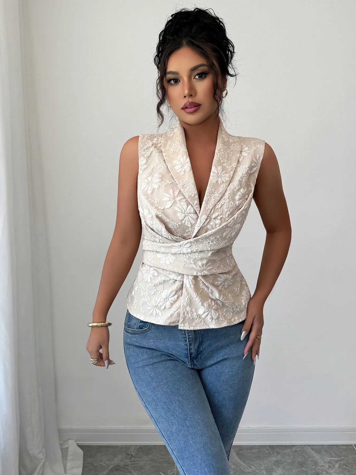 Flower Ruched Sleeveless Tank Secondary image