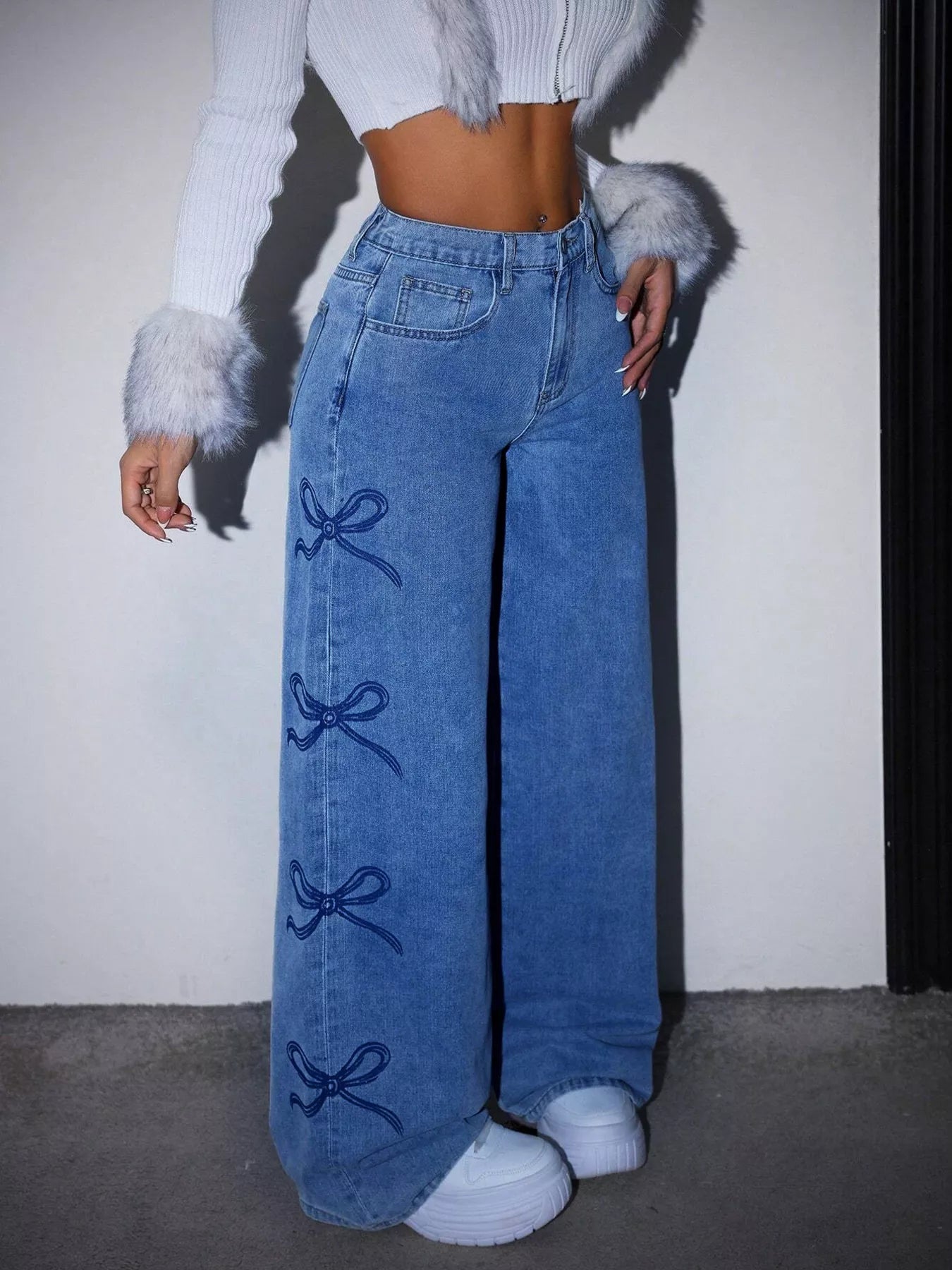 Bow-Embellished Wide Leg Jeans Secondary image