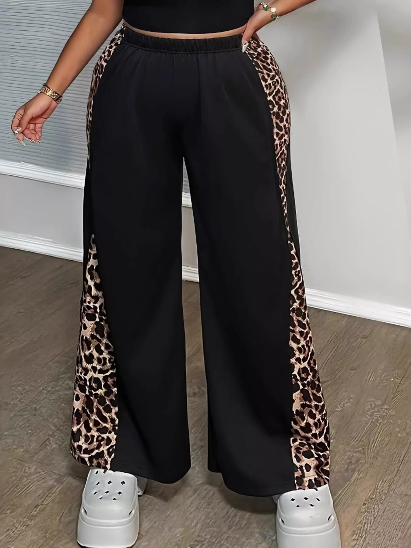 Plus Size Leopard Print Wide Leg Pants Secondary image
