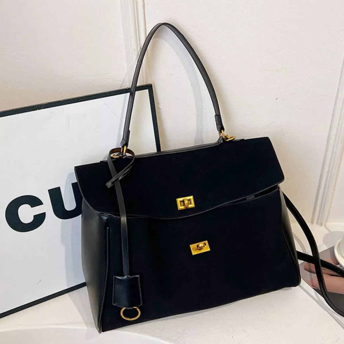 Solid Color Flap Crossbody Bag Secondary image