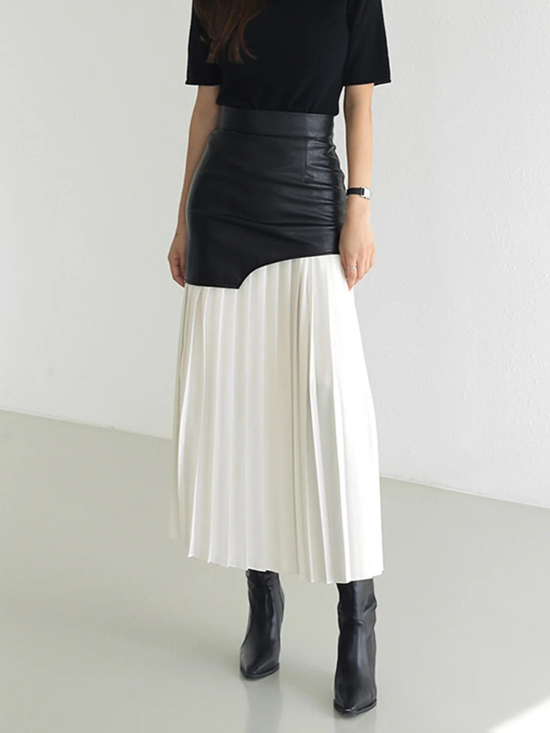 Pleated Contrast High Rise Skirt Main image