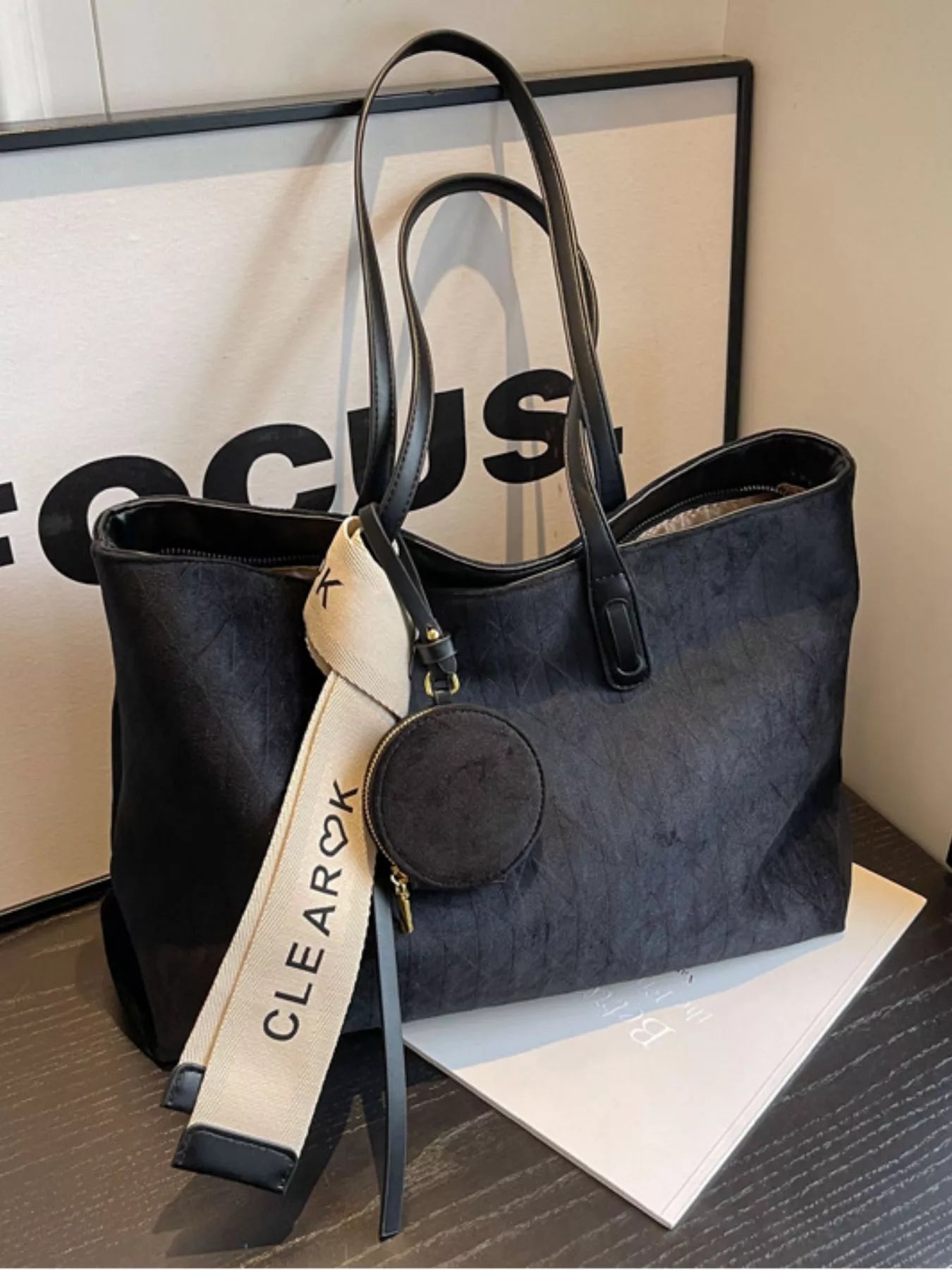 Large Capacity Tote Bag with Coin Purse Secondary image