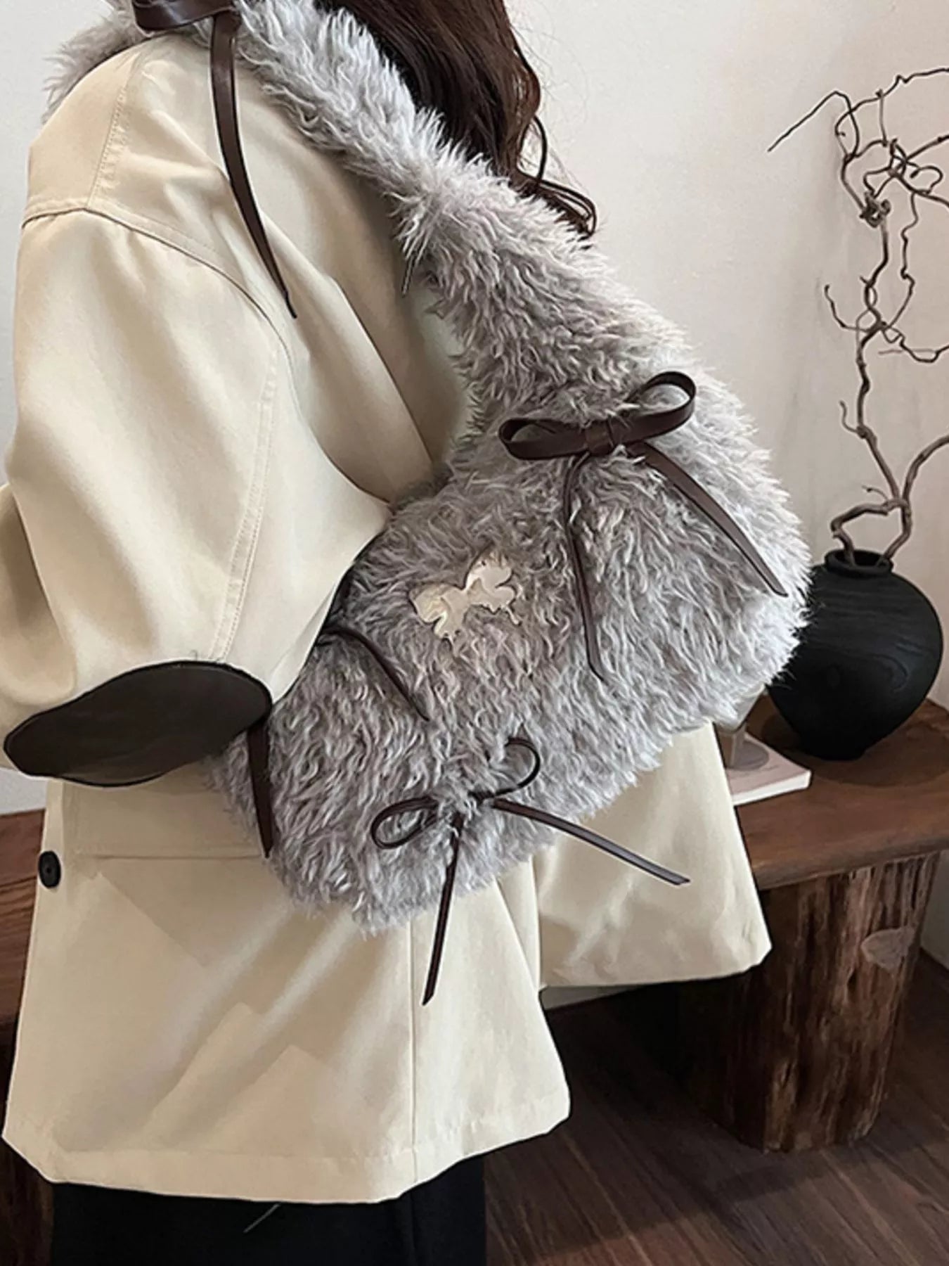 Fluffy Bow Shoulder Bag Secondary image