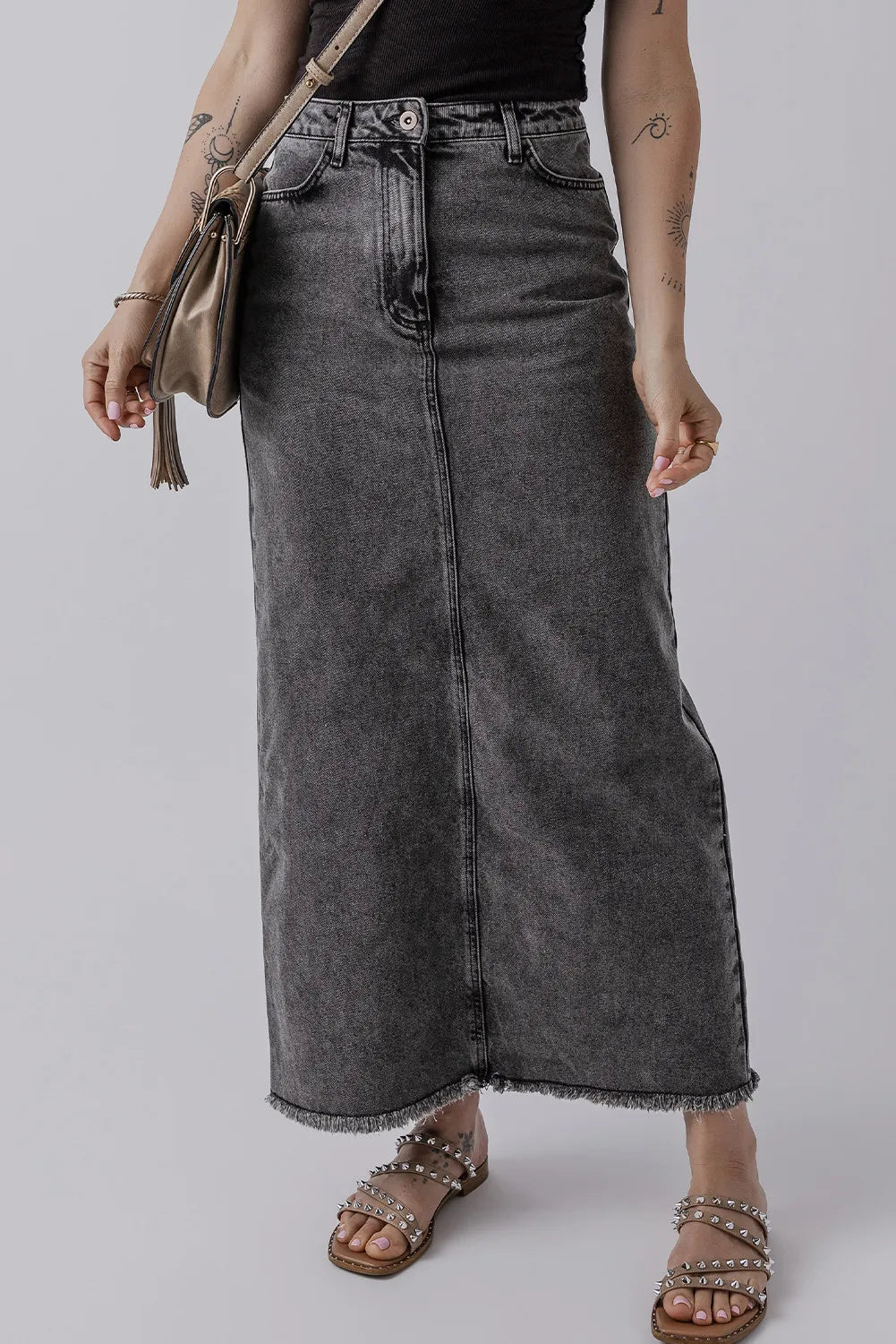 Raw Hem Midi Denim Skirt with Pockets Secondary image