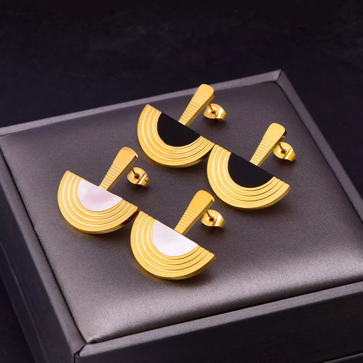 Geometric Half-Circle Gold Plated Necklace Jewelry Set Secondary image