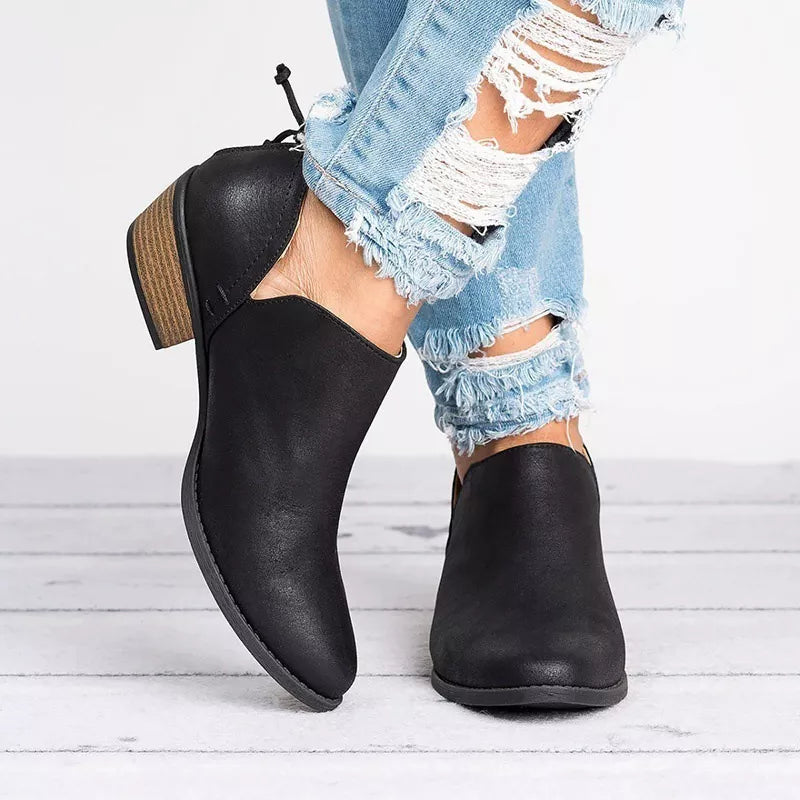 Low-Heel Pointed Toe Boots Secondary image