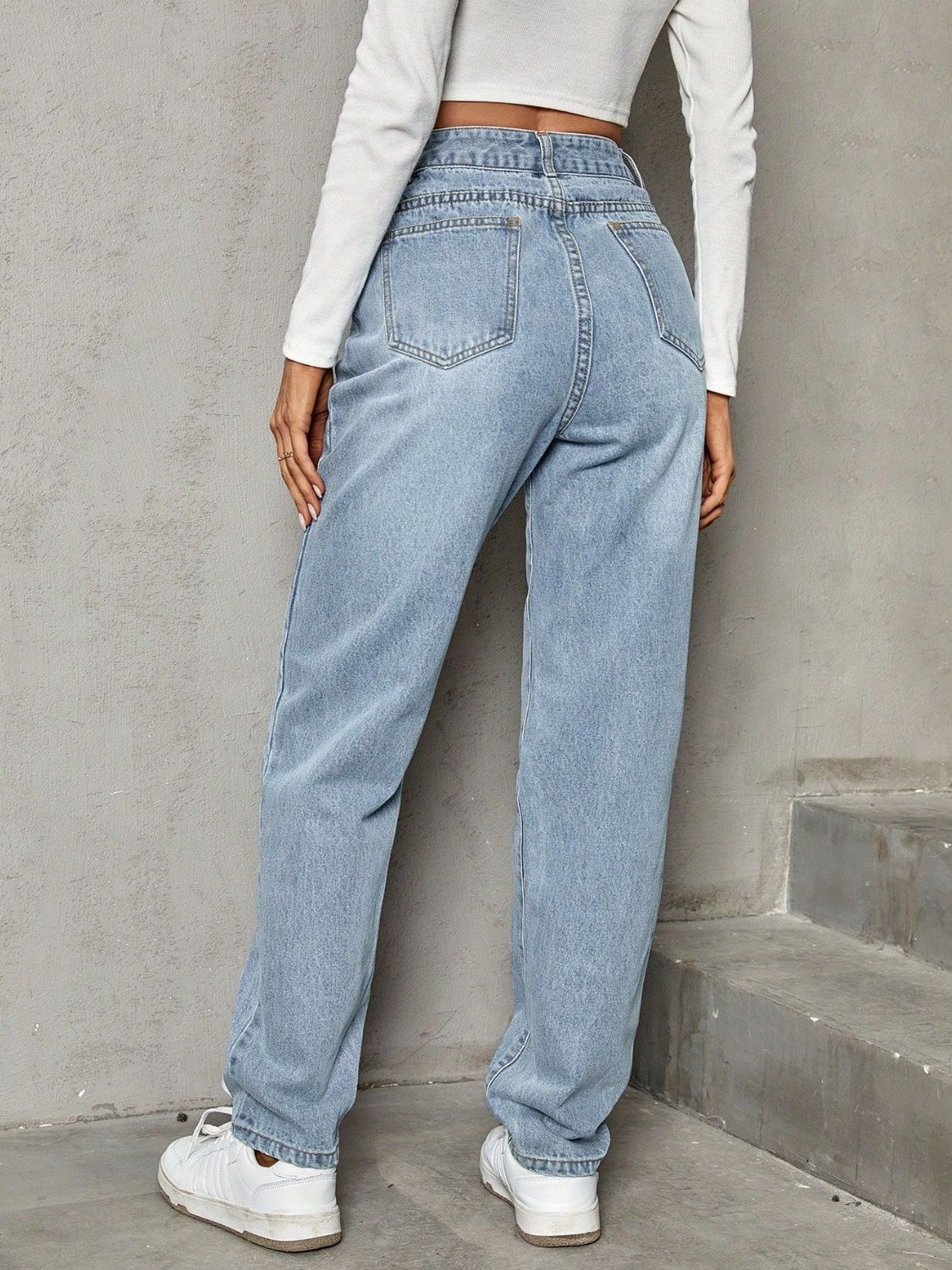 Asymmetric Waist Jeans with Pockets Secondary image