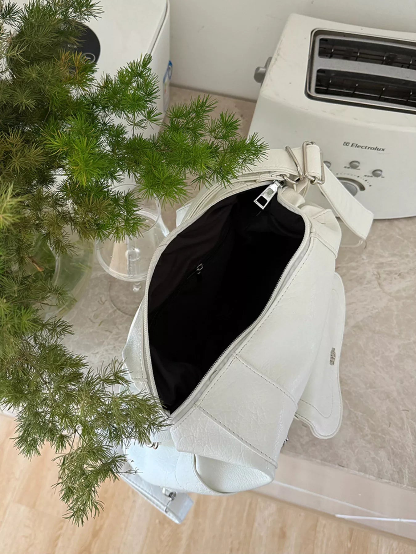 Multiple Pockets Adjustable Strap Shoulder Bag Secondary image