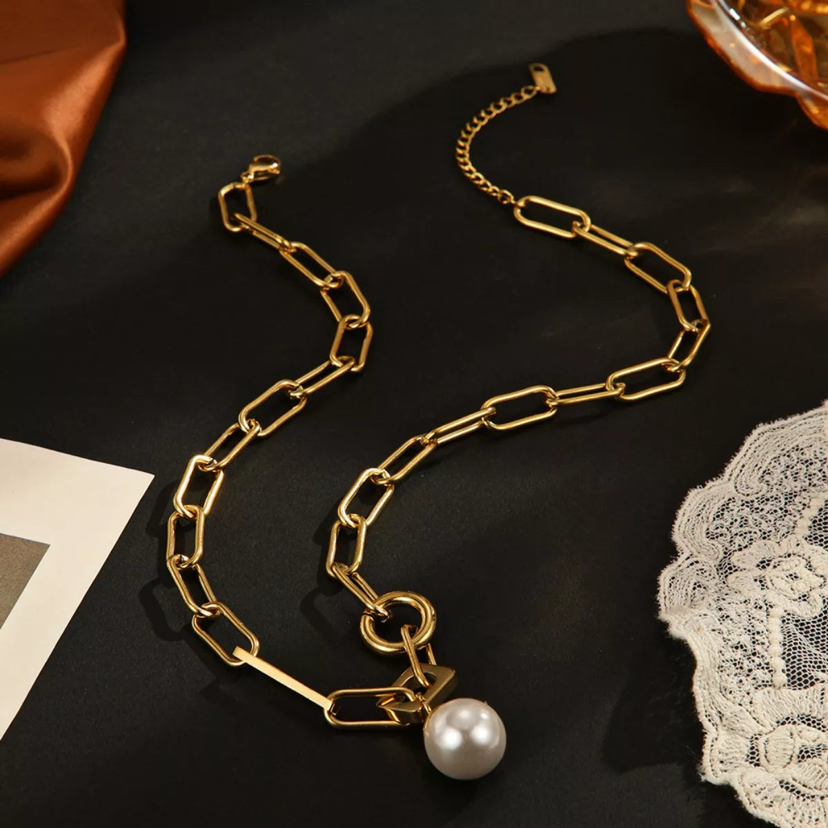 Gold-Plated Chain Pearl Necklace Secondary image