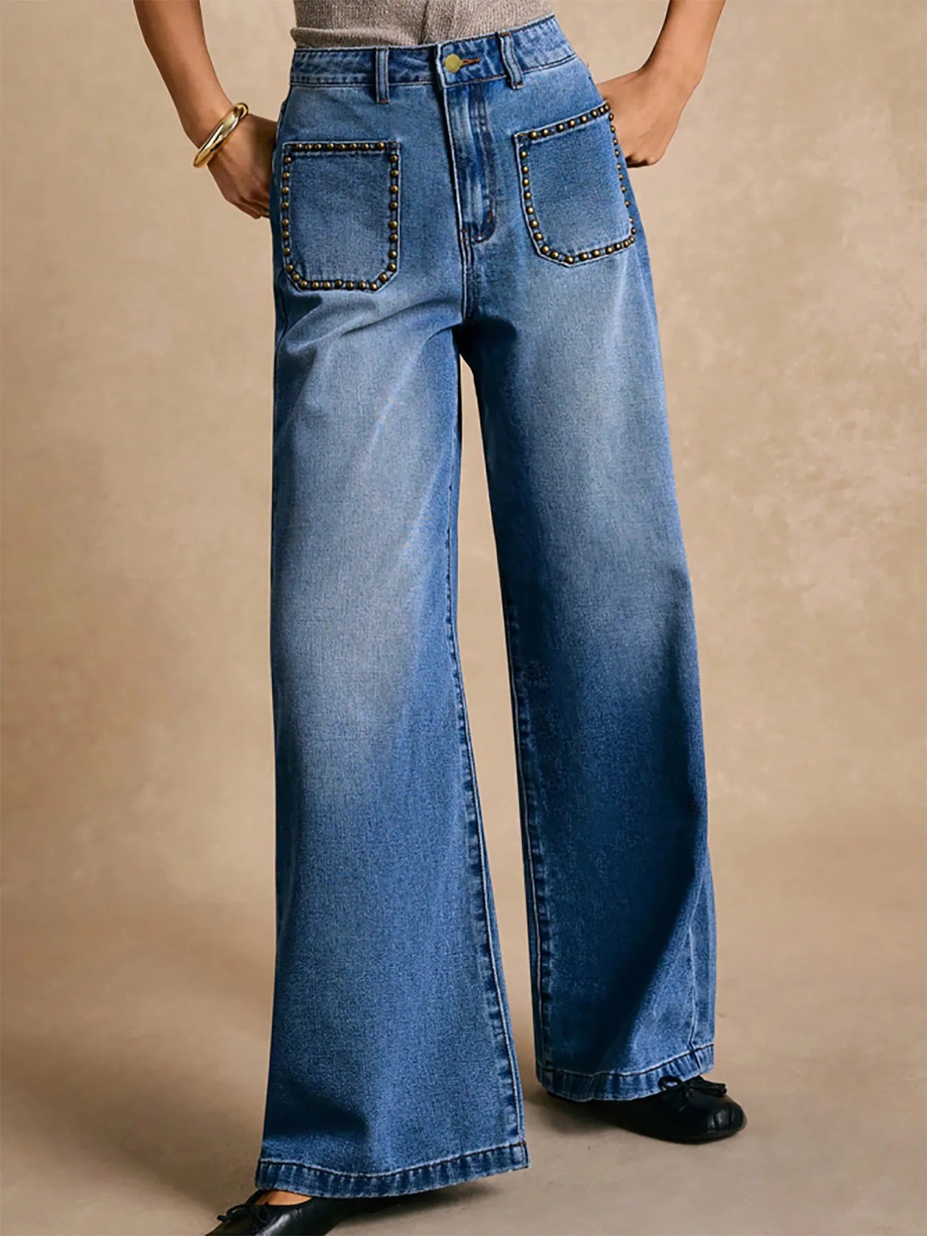 High-Waisted Wide-Leg Jeans with Pockets Secondary image