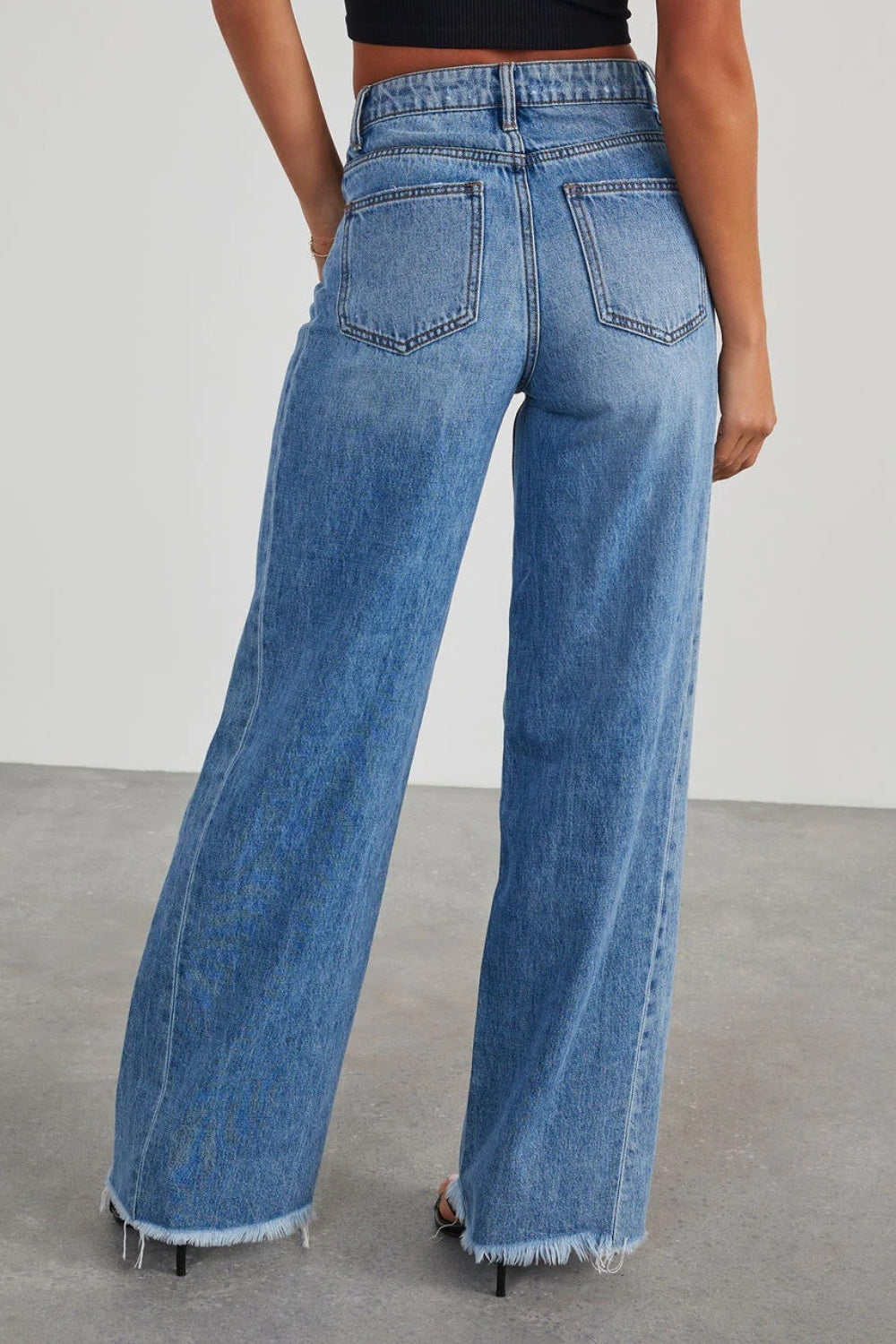 Raw Hem Wide Leg Jeans with Pockets Secondary image