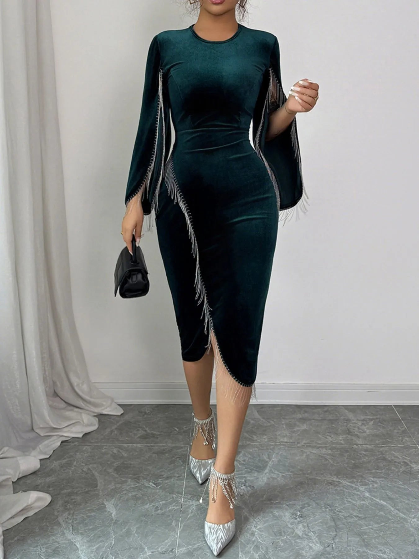 Round Neck Dress with Slit Sleeves & Stretchy Fit Secondary image