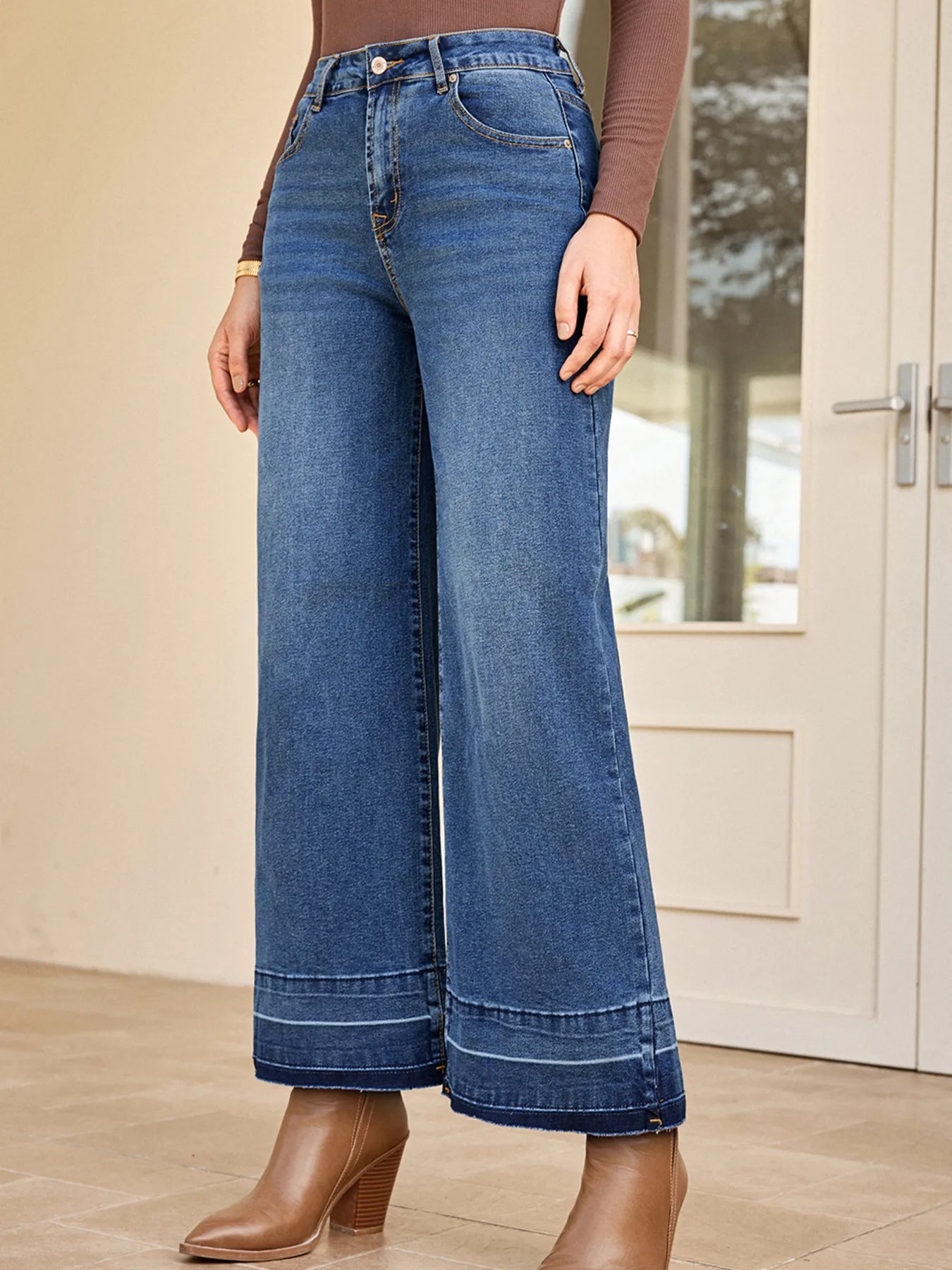 High Waist Washed Jeans with Wide Leg Fit Secondary image