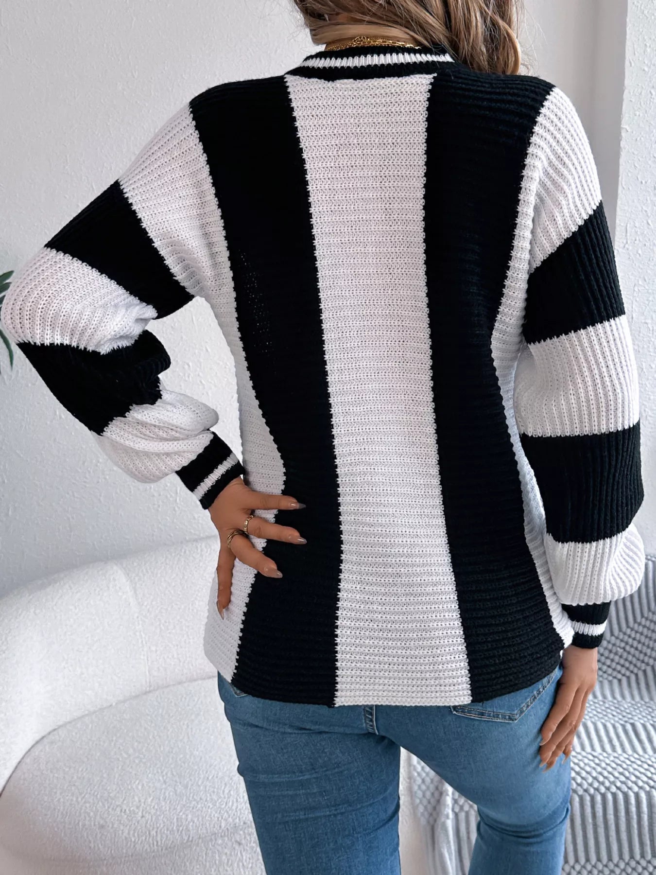 Color Block Ribbed Sweater - Round Neck Pullover Secondary image