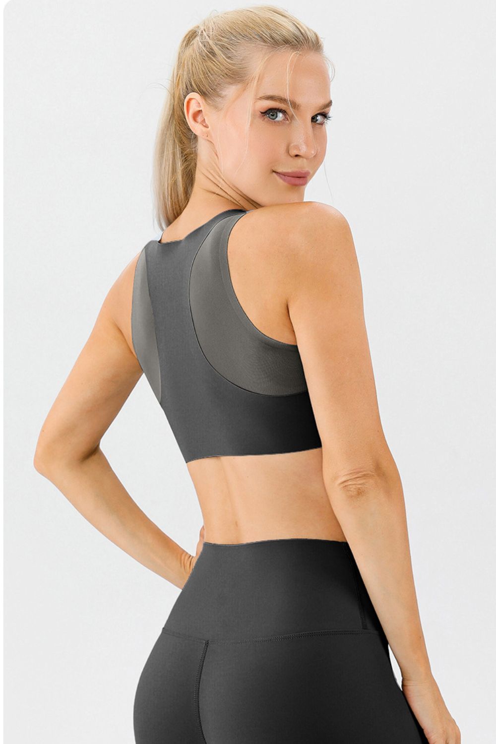 Round Neck Wide Strap Active Bra Secondary image