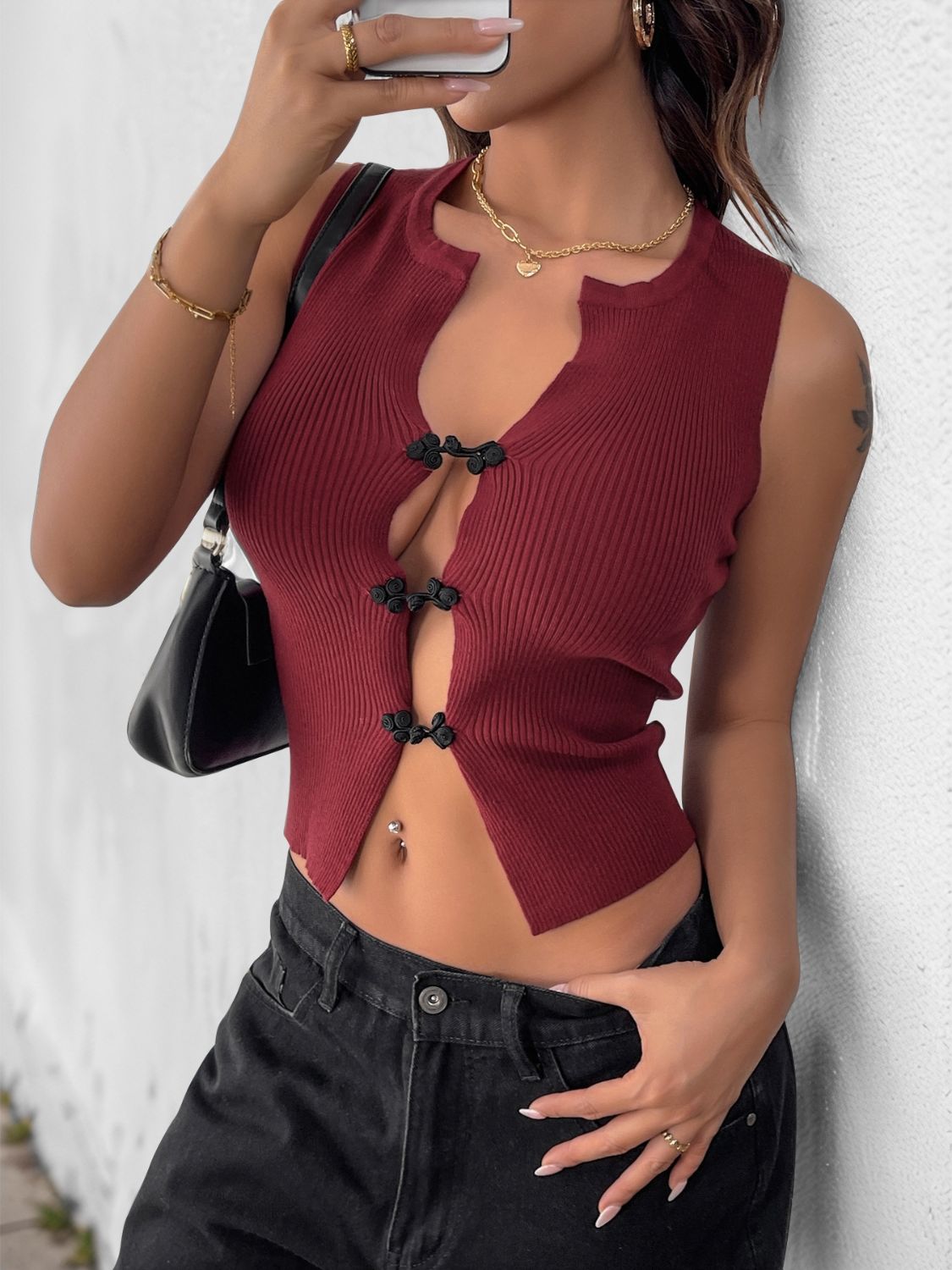 Ribbed Knot Button Cropped Tank Secondary image