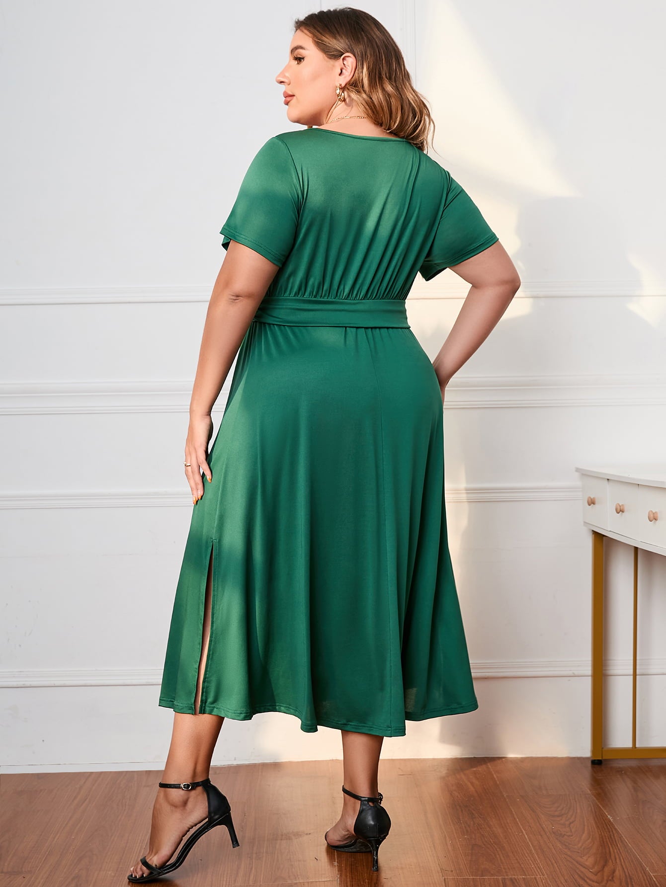 Plus Size Short Sleeve Surplice Neck Midi Dress Secondary image
