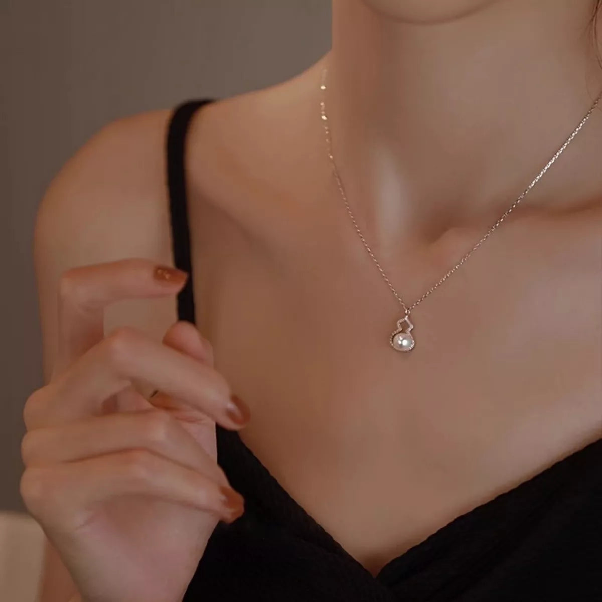 Sterling Silver Gourd Pearl Necklace Secondary image