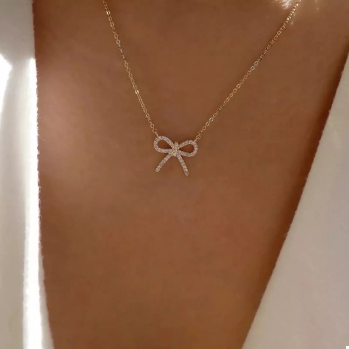 Bowknot Pendant Necklace Secondary image