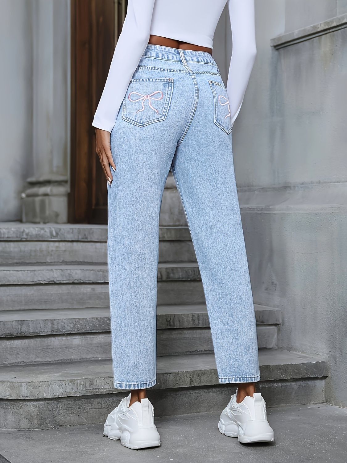 Distressed High Rise Jeans with Pockets Secondary image